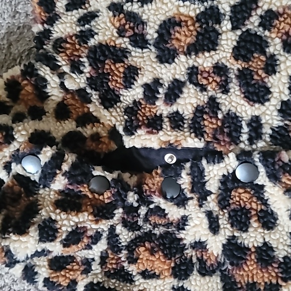 STUNNING J CREW VINTAGE SNAP COLLAR FLEECE SHERPA leopard print polartecPULLOVER - Picture 4 of 11